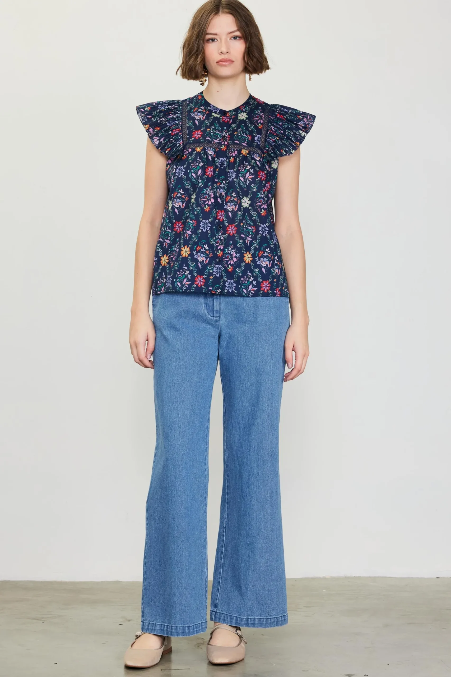 SKIES ARE BLUE Short Sleeve Tops*Amelia Floral Print Ruffle Sleeve Top Navy