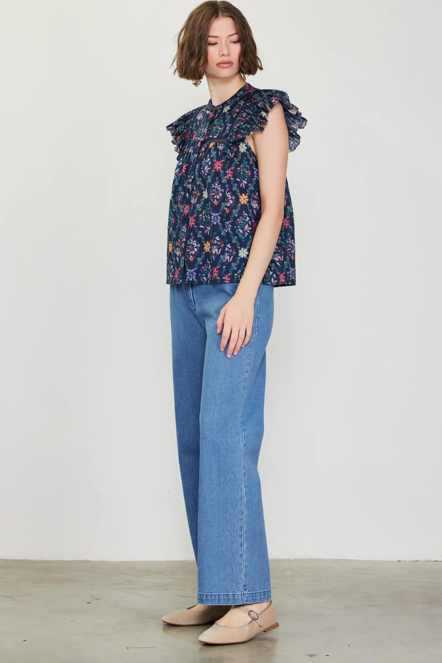 SKIES ARE BLUE Short Sleeve Tops*Amelia Floral Print Ruffle Sleeve Top Navy