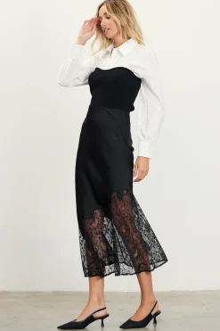 SKIES ARE BLUE Skirts*Asymmetrical Lace Satin Skirt Black