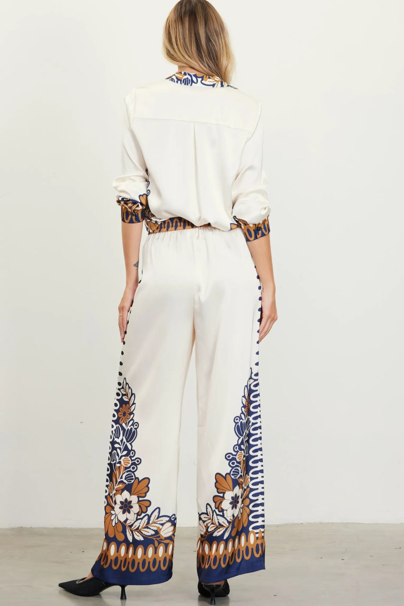 SKIES ARE BLUE Pants*Blythe Floral Print Relaxed Pants Mustard-navy