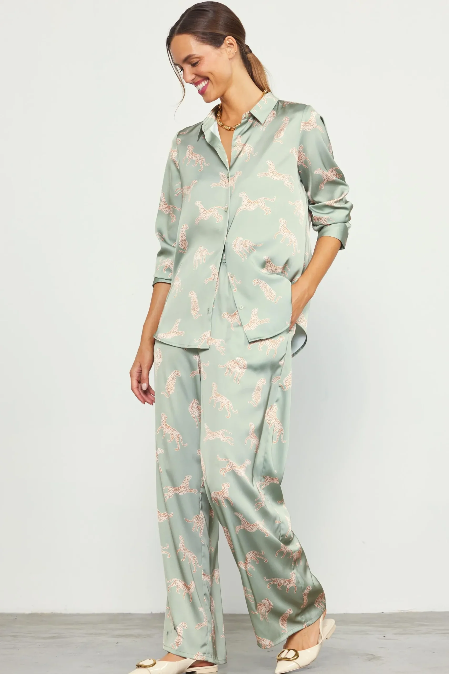 SKIES ARE BLUE Blouses|Long Sleeve Tops*Cheetah Print Satin Button Down Blouse Sage