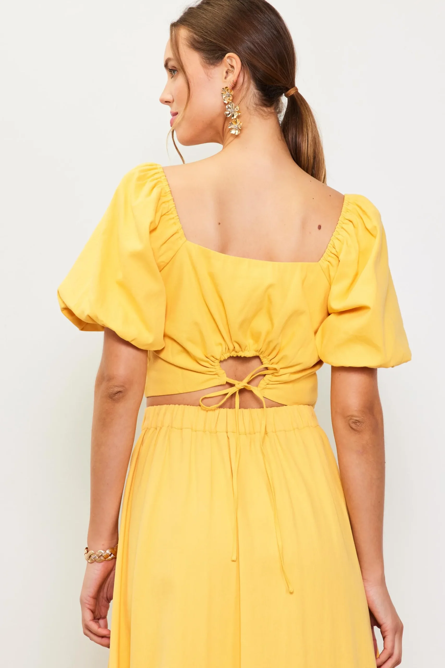 SKIES ARE BLUE Short Sleeve Tops*Cinch-Back Square Neck Top Sunflower