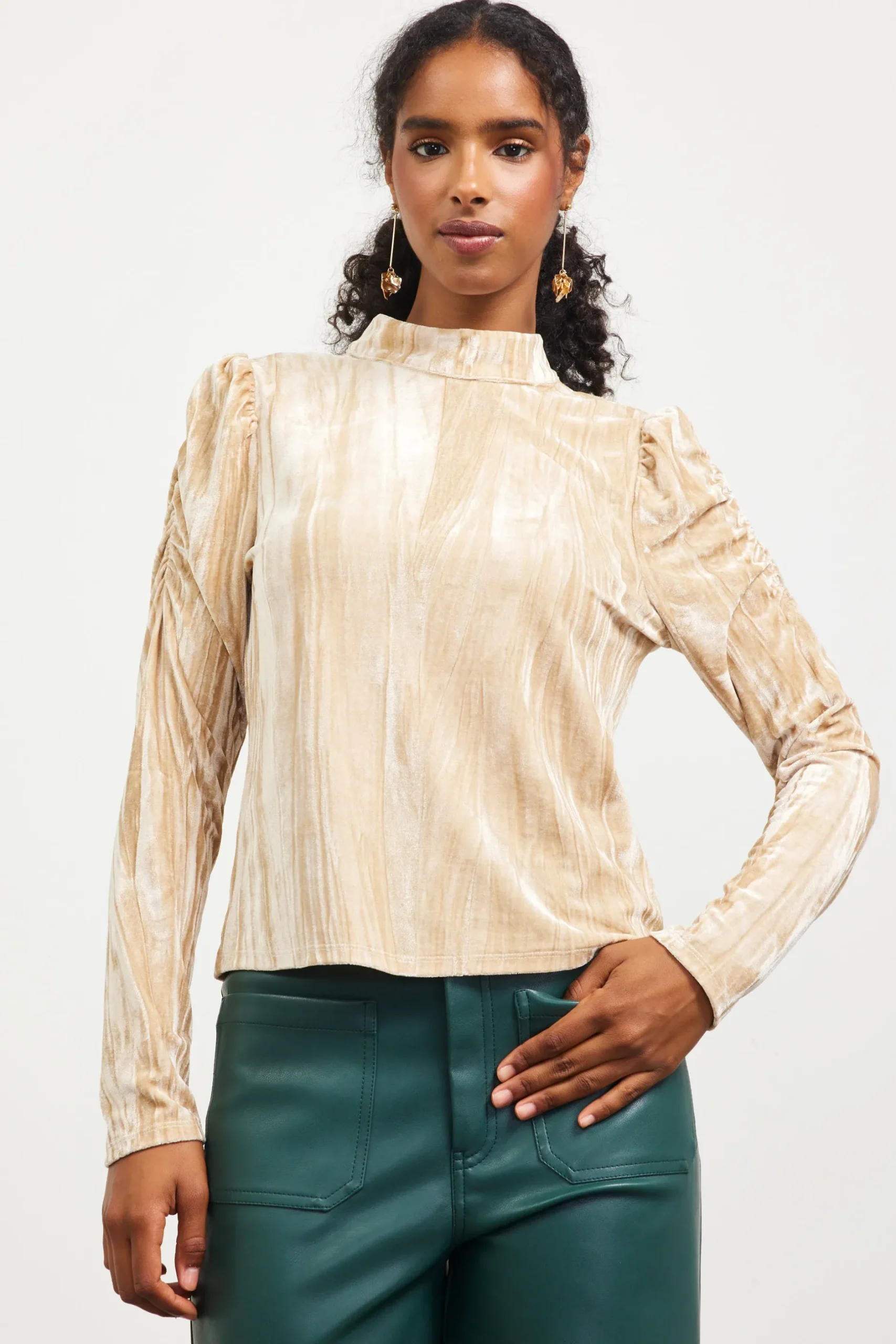 SKIES ARE BLUE Long Sleeve Tops*Crinkled Velvet Mock Neck Top Beige