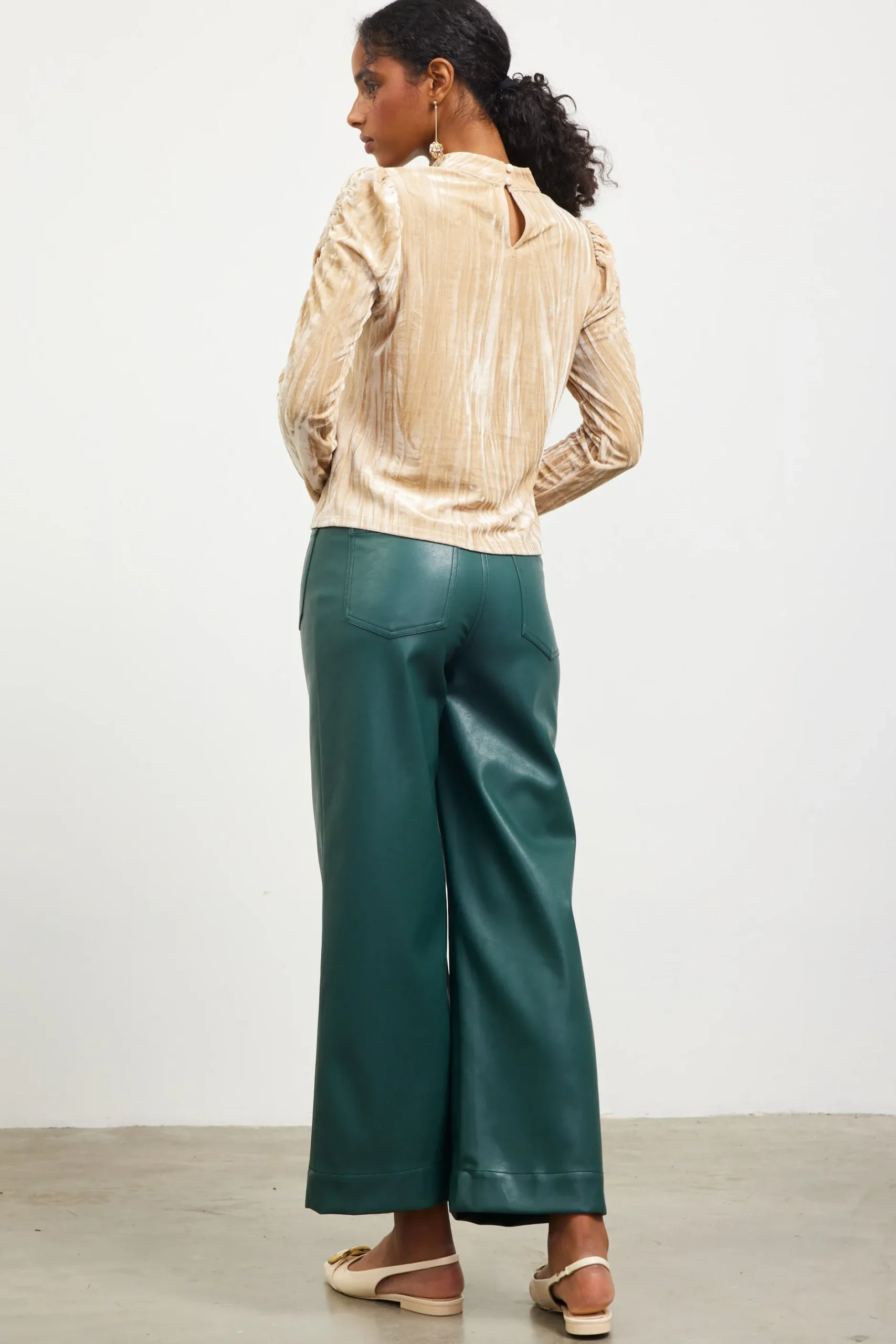 SKIES ARE BLUE Long Sleeve Tops*Crinkled Velvet Mock Neck Top Beige