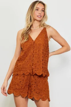 SKIES ARE BLUE Sleeveless Tops*Crochet Scalloped Hem Tank Top Tuscantan