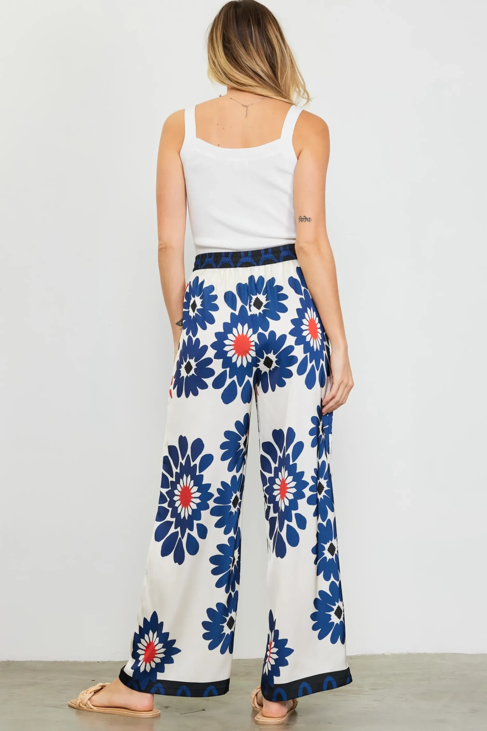 SKIES ARE BLUE Pants*Floral Print Elastic Waistband Pants Ivory-navy