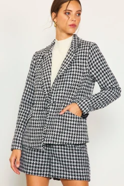 SKIES ARE BLUE Blazers*Fringed Houndstooth Blazer Cream-black
