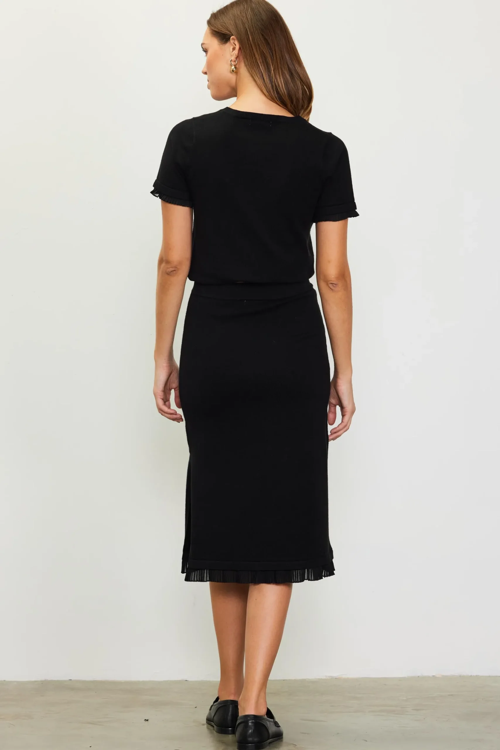 SKIES ARE BLUE Skirts*Knit Midi Ruffle Detail Skirt Black