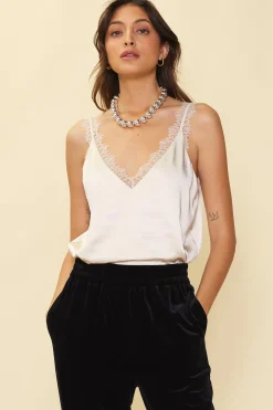 SKIES ARE BLUE Sleeveless Tops*Lace Trim Cami Top Cream