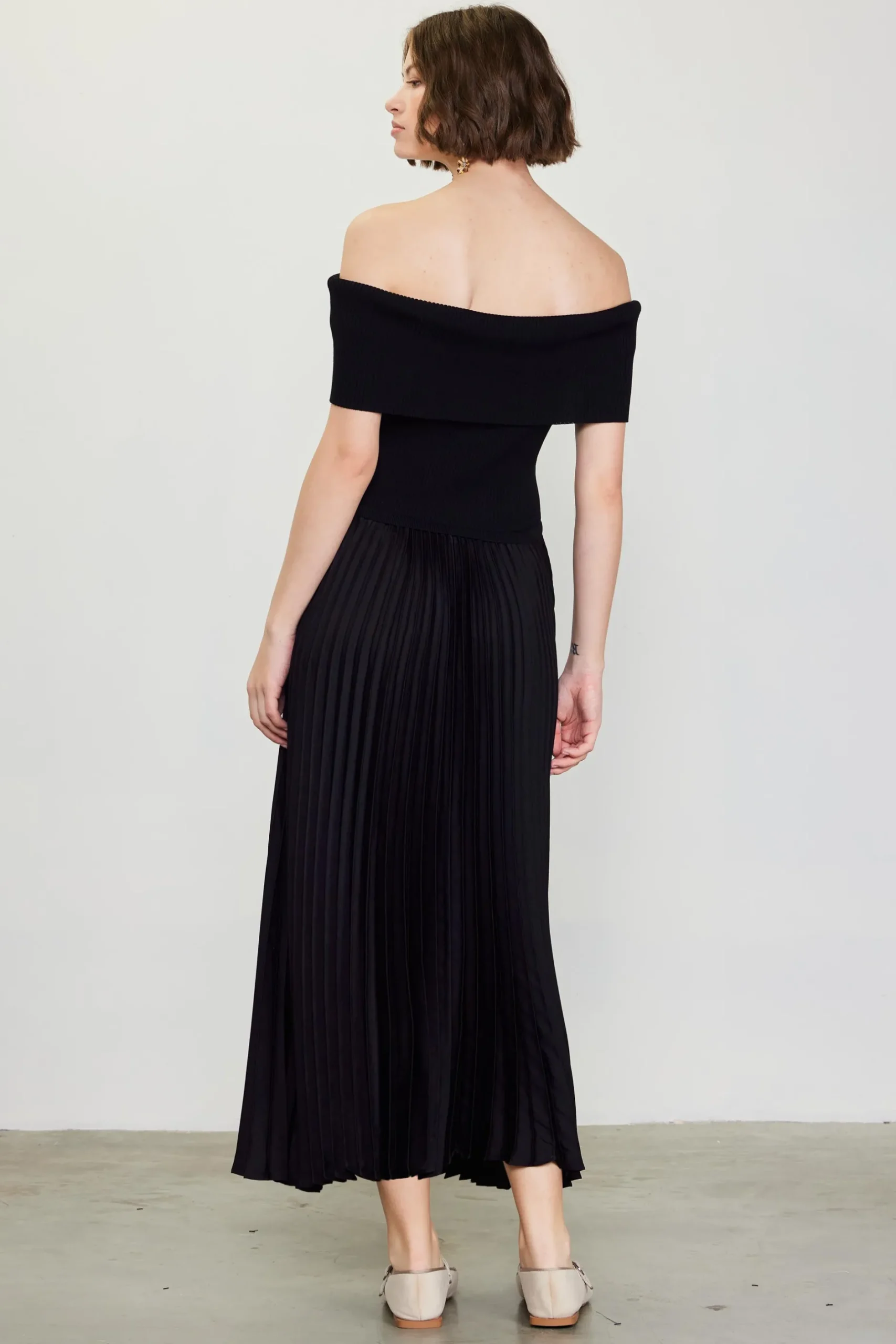 SKIES ARE BLUE Midi Dresses*Off Shoulder Mixed Media Pleated Dress Black