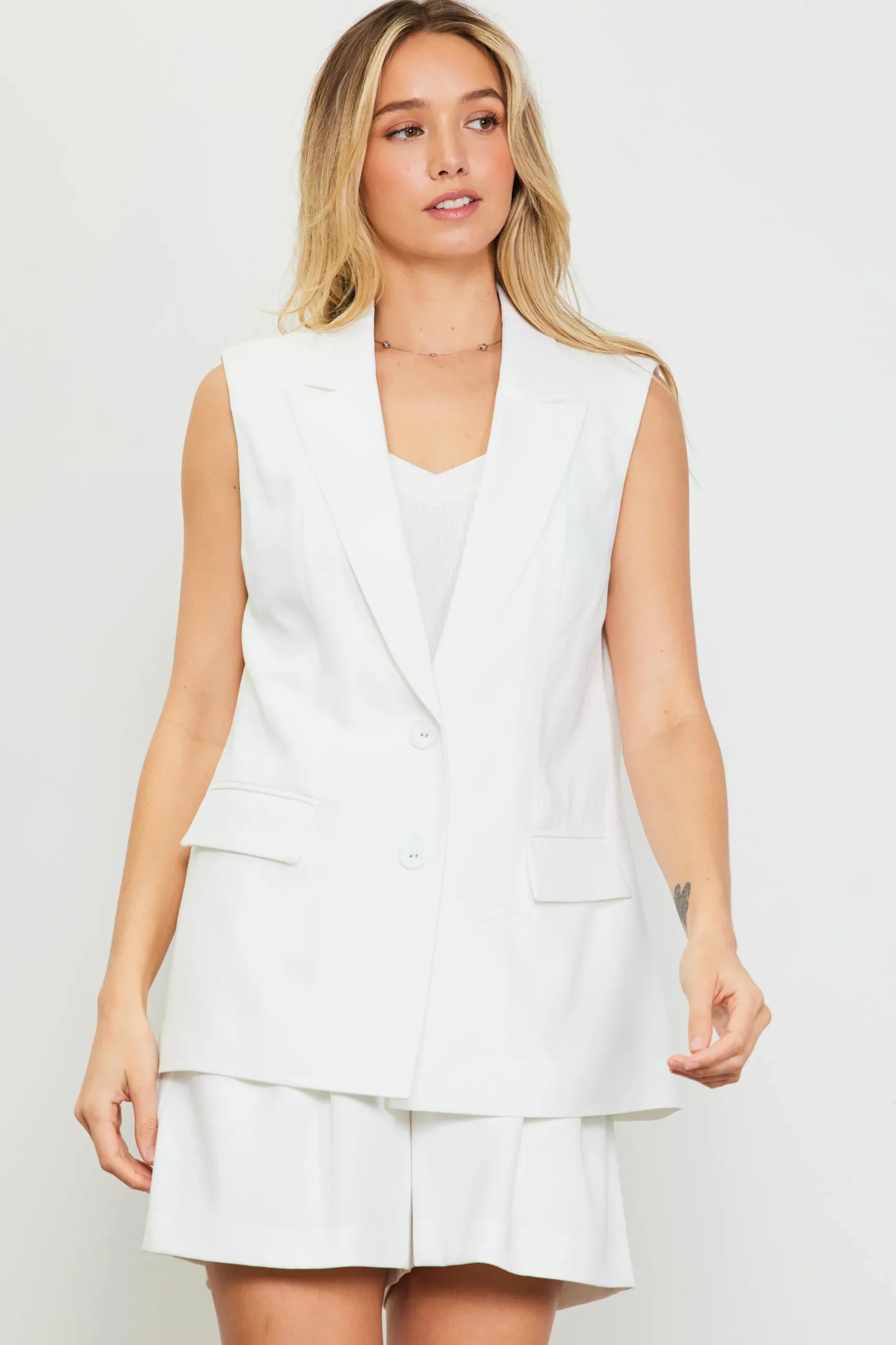 SKIES ARE BLUE Blazers*Sleeveless Tailored Blazer White