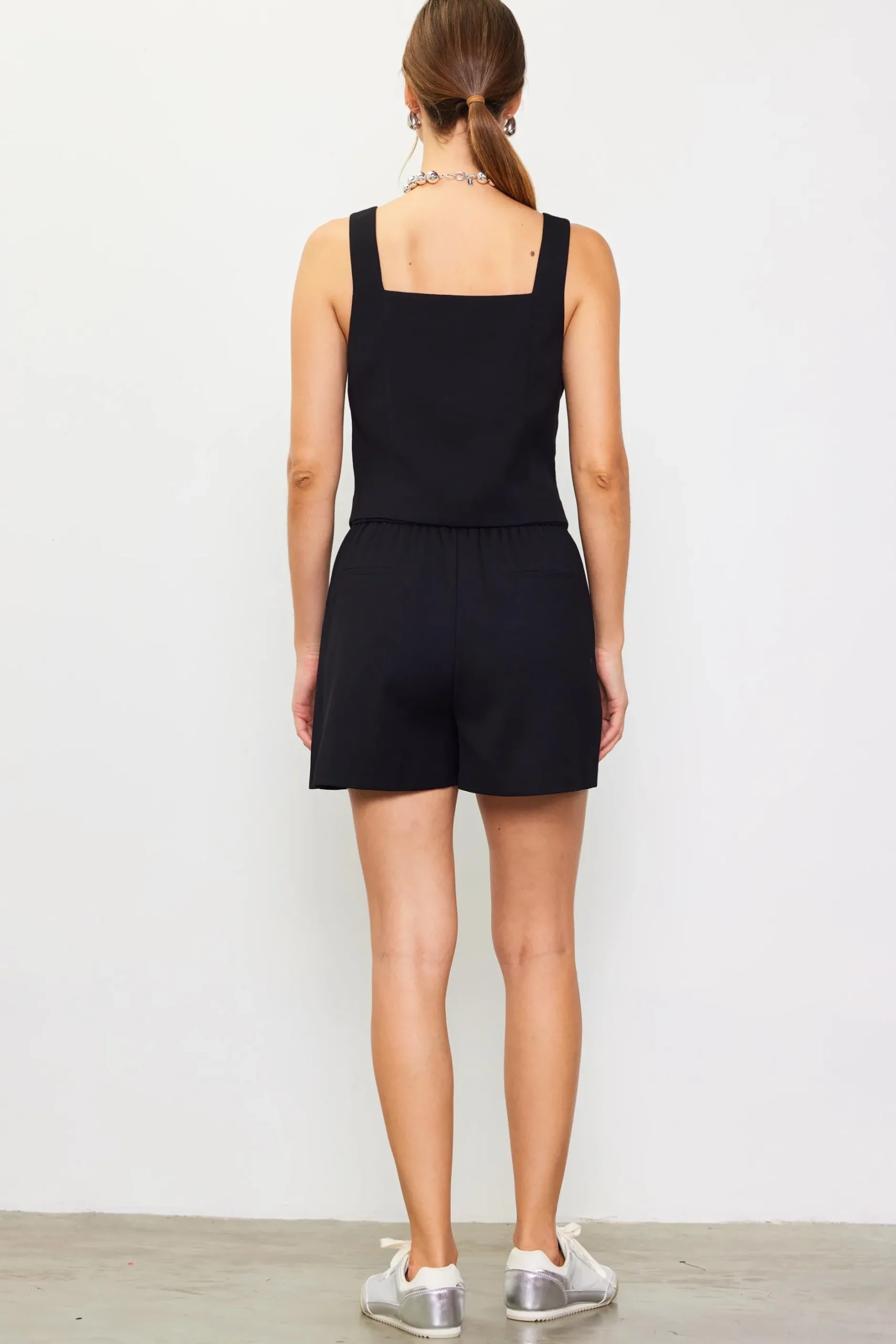 SKIES ARE BLUE Sleeveless Tops*Square Neck Button Vest Black