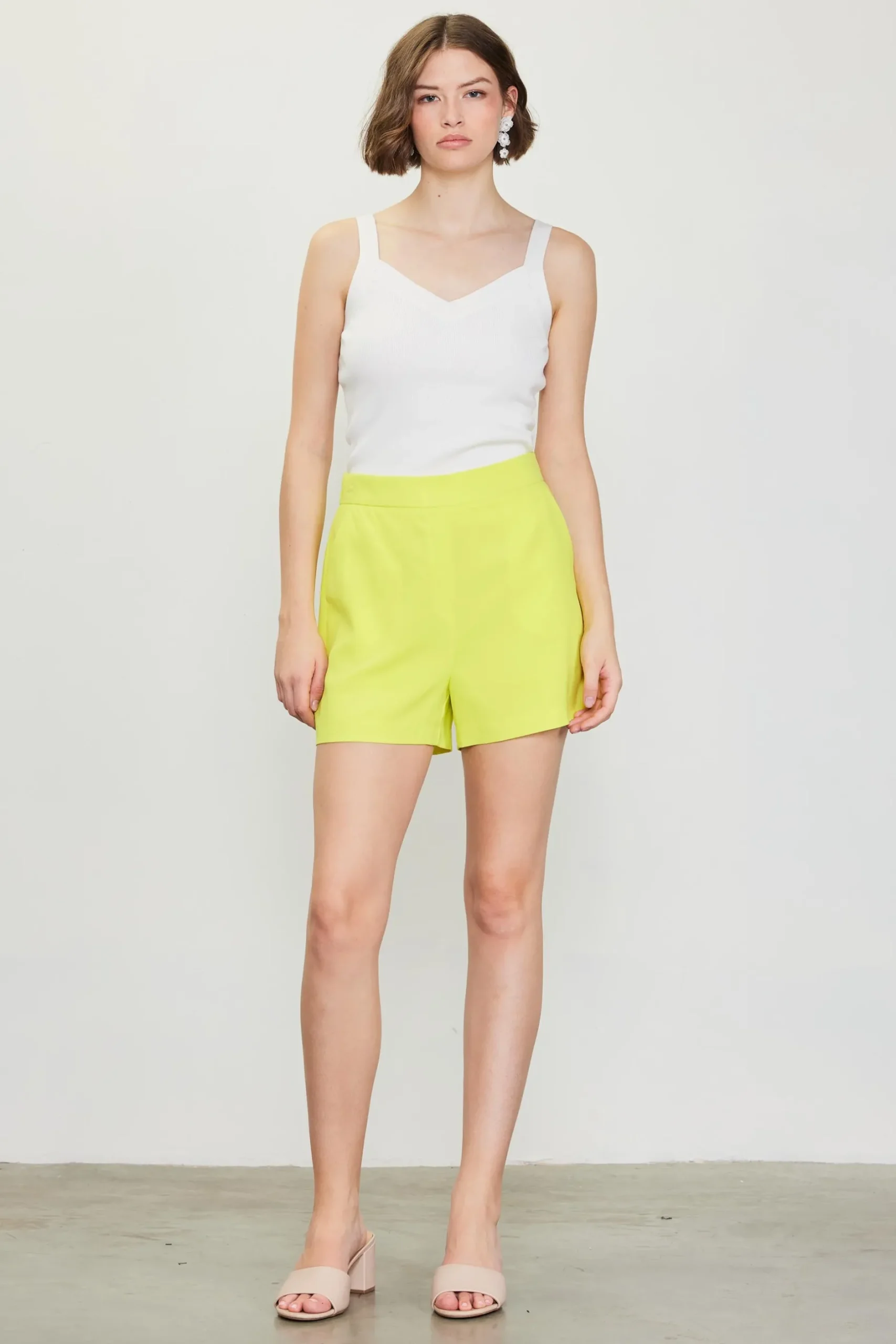 SKIES ARE BLUE Shorts*Structured Shorts Limeyellow